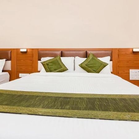Hotel Volga Plaza มุมไบ ภายนอก รูปภาพ