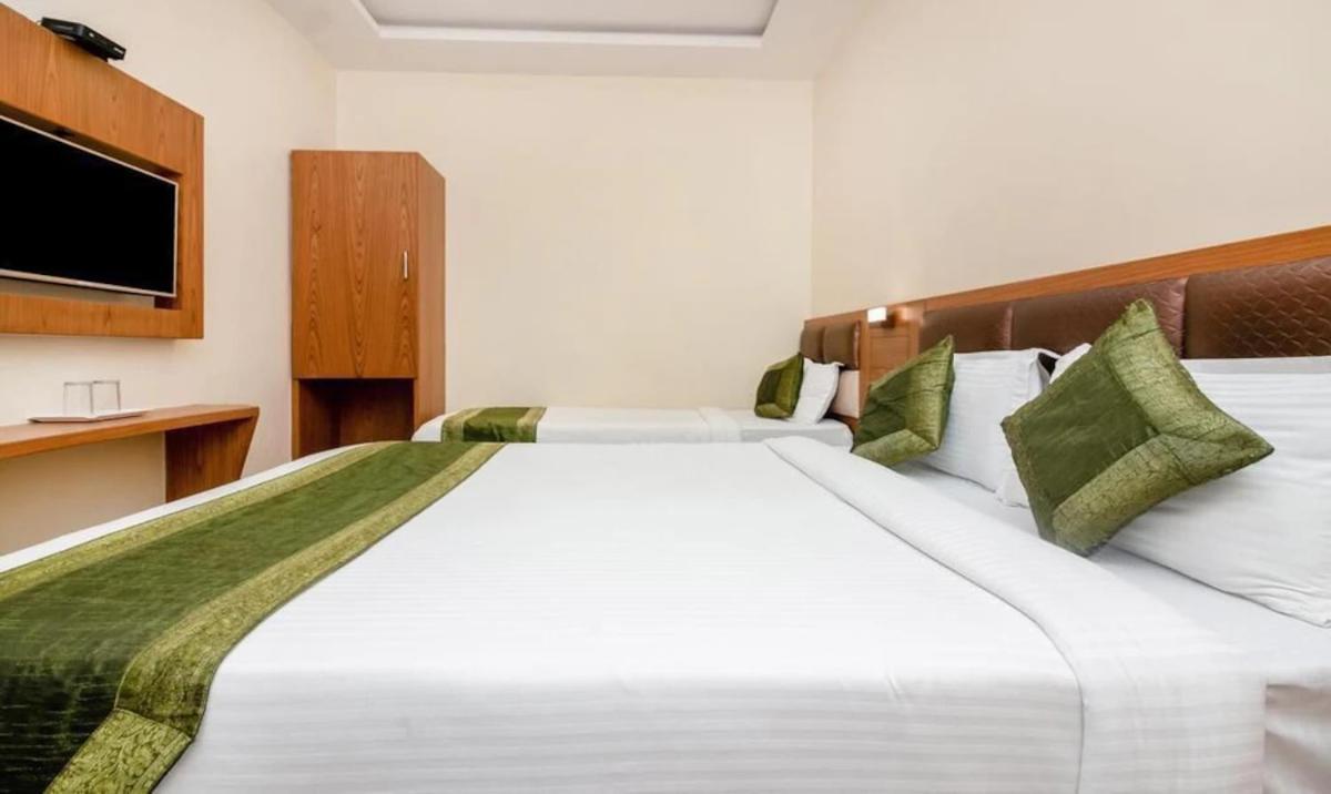 Hotel Volga Plaza มุมไบ ภายนอก รูปภาพ