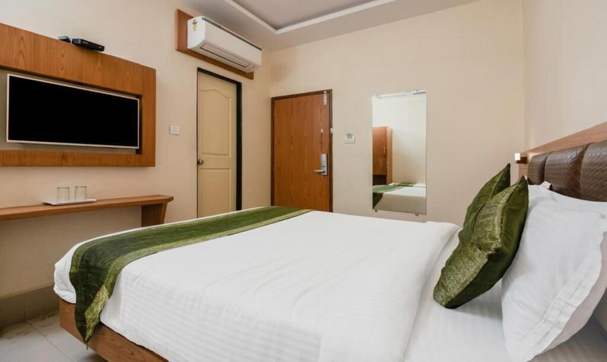 Hotel Volga Plaza มุมไบ ภายนอก รูปภาพ
