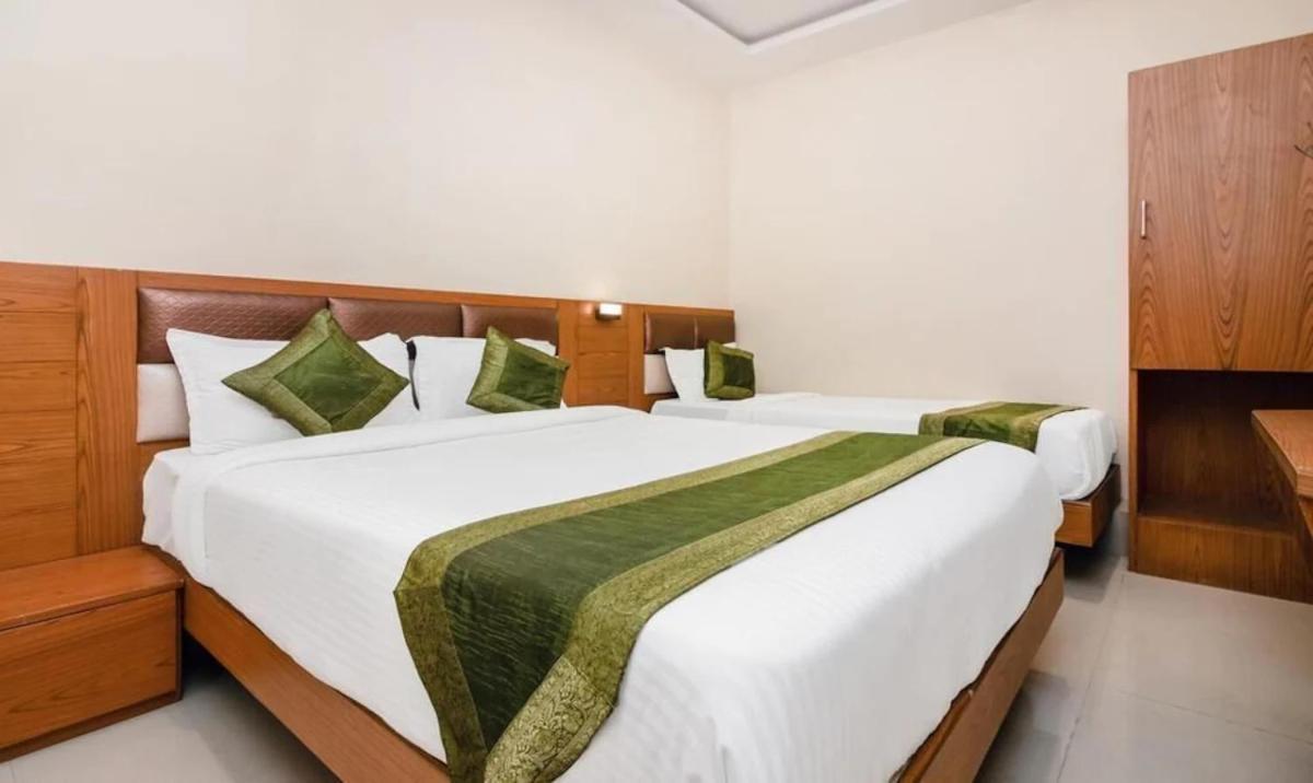 Hotel Volga Plaza มุมไบ ภายนอก รูปภาพ