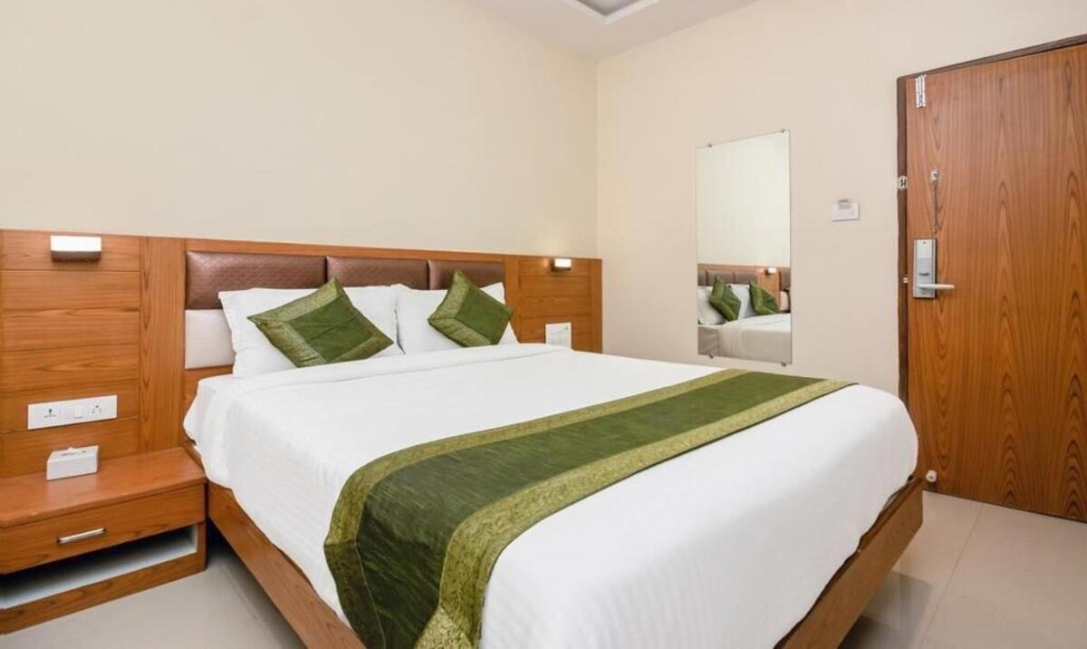 Hotel Volga Plaza มุมไบ ภายนอก รูปภาพ