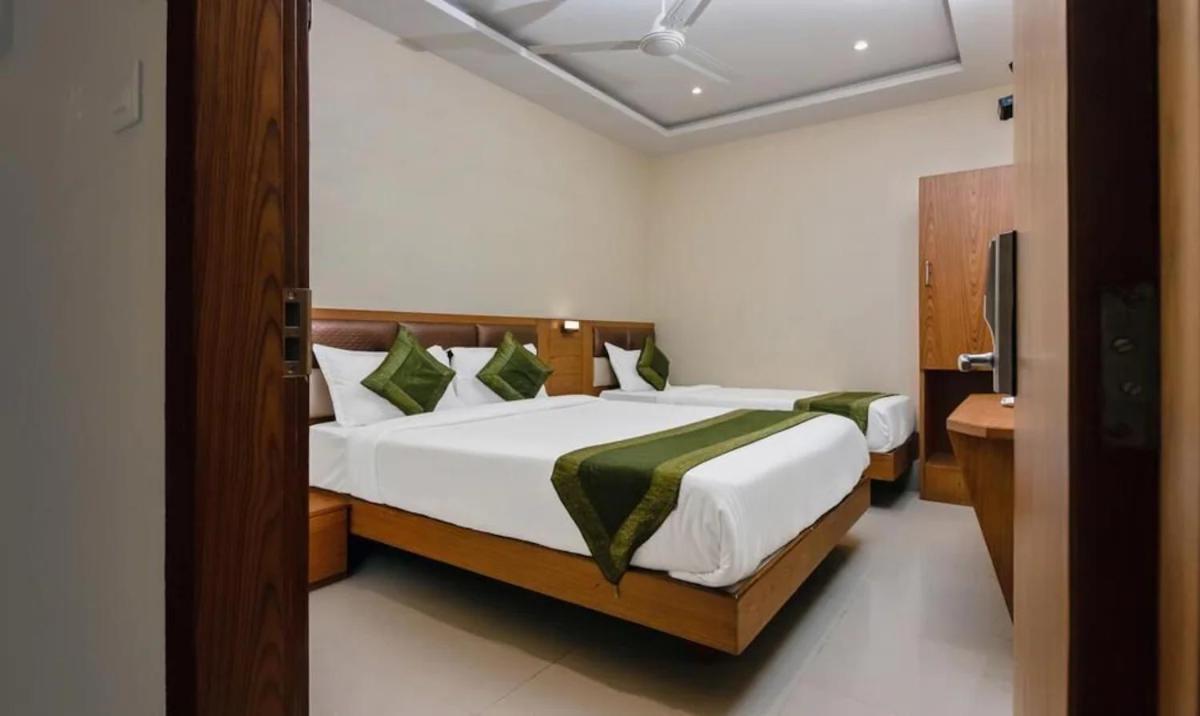 Hotel Volga Plaza มุมไบ ภายนอก รูปภาพ
