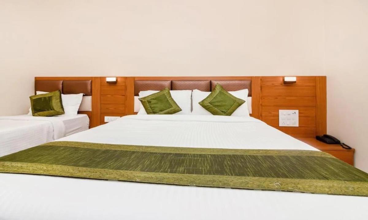 Hotel Volga Plaza มุมไบ ภายนอก รูปภาพ